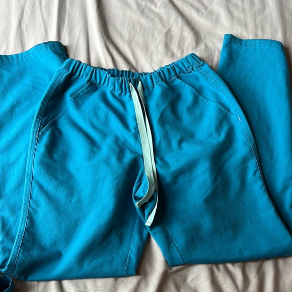 Blue figs scrub set, Catarina top size xs, bottom size small - Picture 3 of 4
